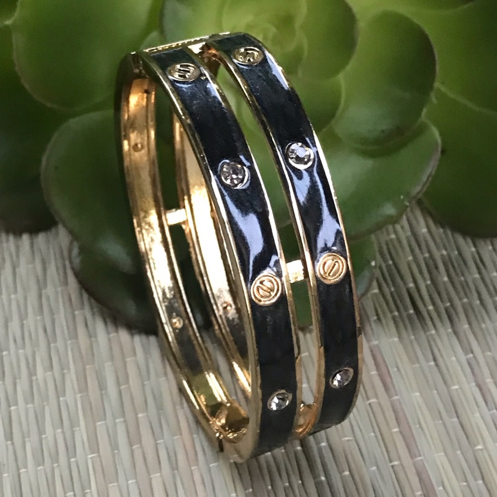 BANGLE BRACELET